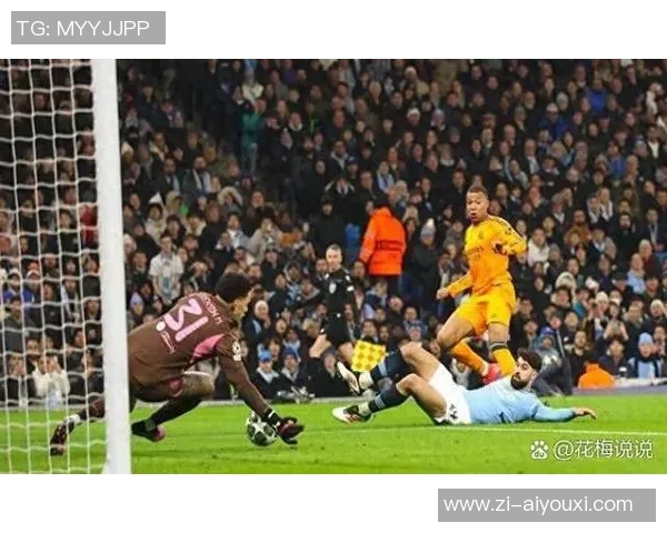 皇马球迷在欧冠展示横幅标语：今年唯一的要求是夺冠